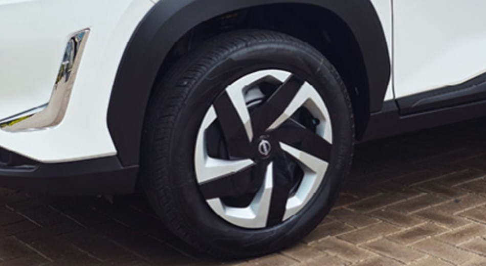 16” SPORTY DESIGN WHEELS-Vehicle Feature Image